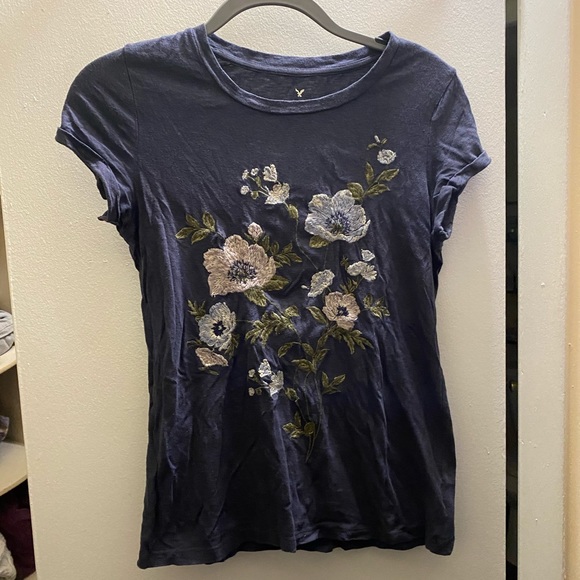 American Eagle TShirt - Picture 2 of 3